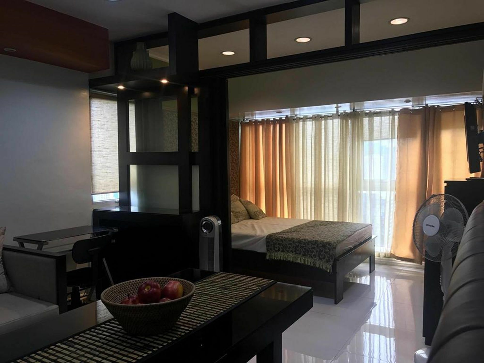 Go-Stay @ South Of Market Taguig Buitenkant foto
